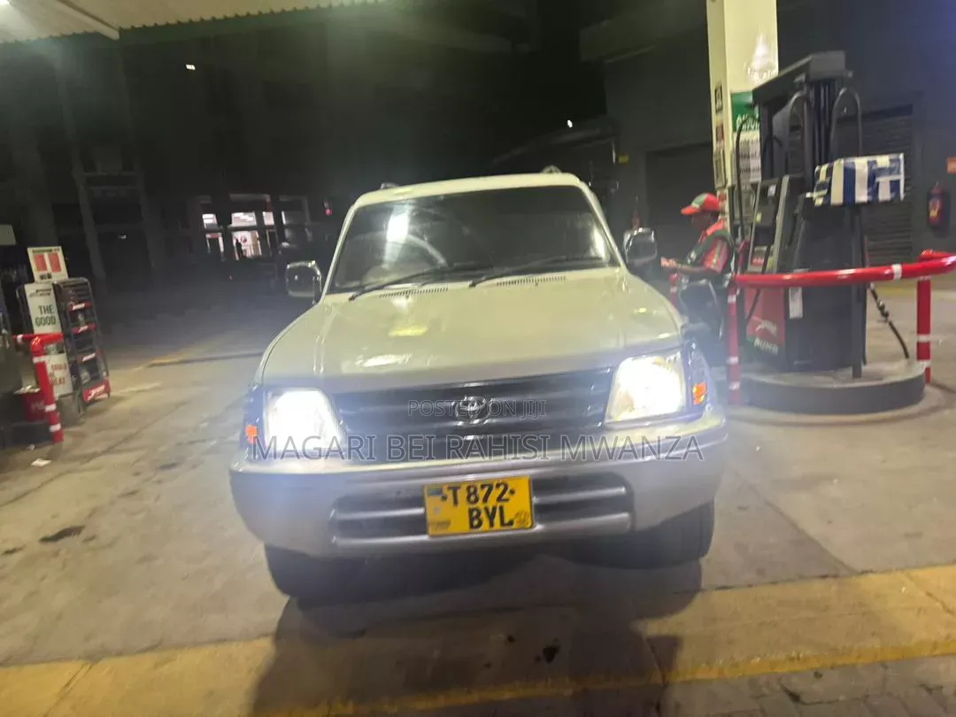 Toyota Land Cruiser 2009 White