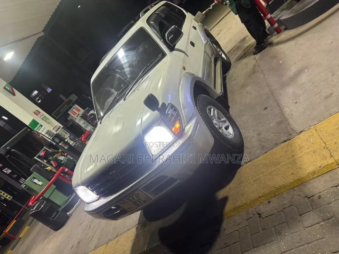Toyota Land Cruiser 2009 White
