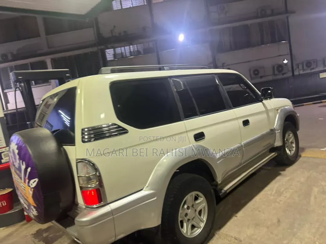 Toyota Land Cruiser 2009 White