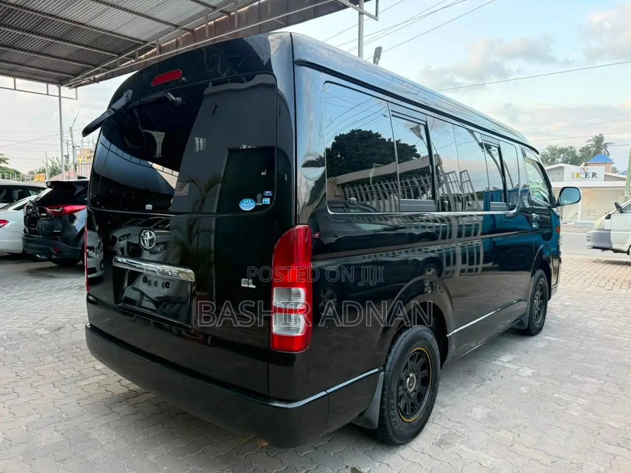 Toyota HiAce 2013 Black