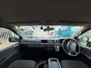 Toyota HiAce 2013 Black