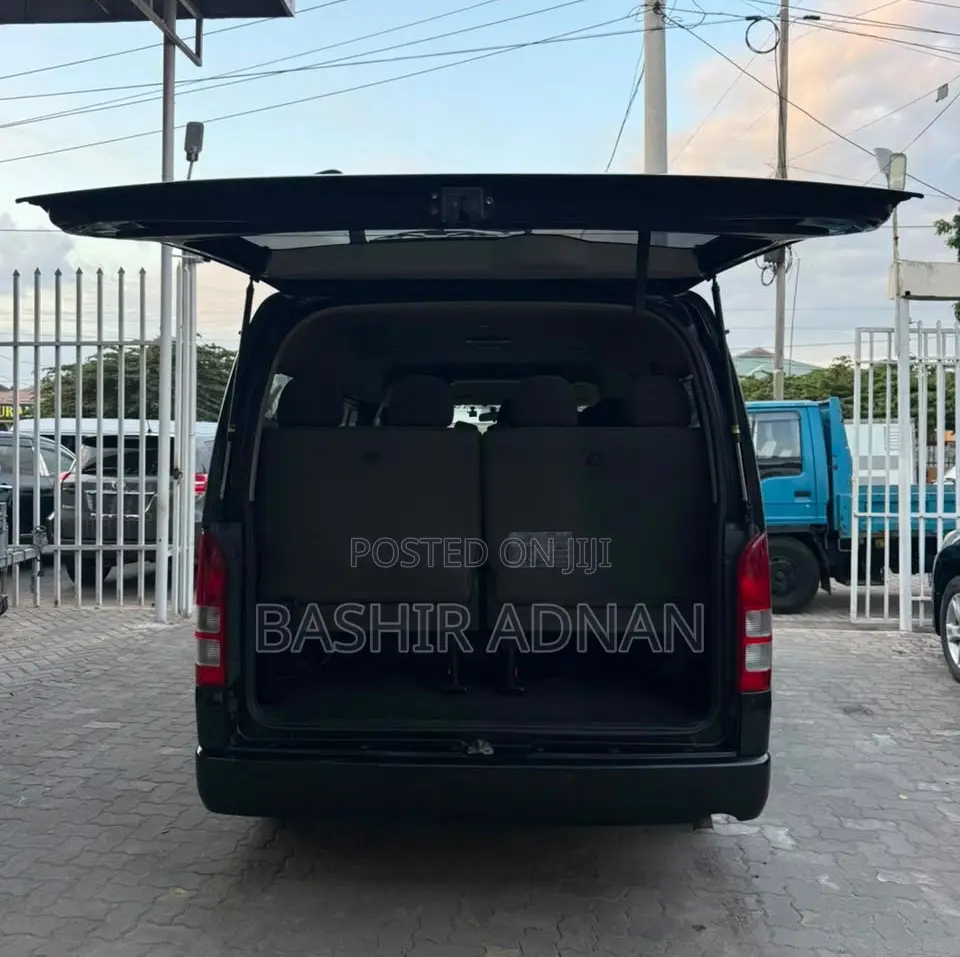 Toyota HiAce 2013 Black