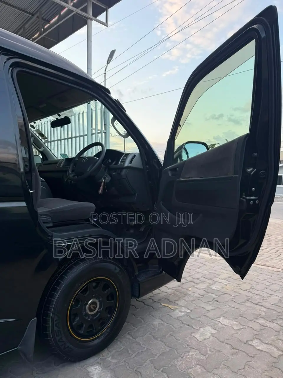 Toyota HiAce 2013 Black