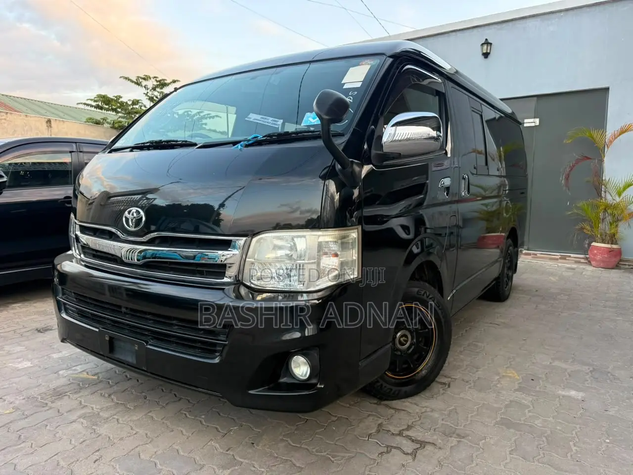 Toyota HiAce 2013 Black