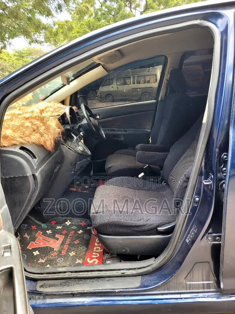 Toyota Wish 2004 Blue
