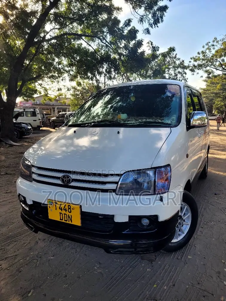 Toyota Noah 2003 White