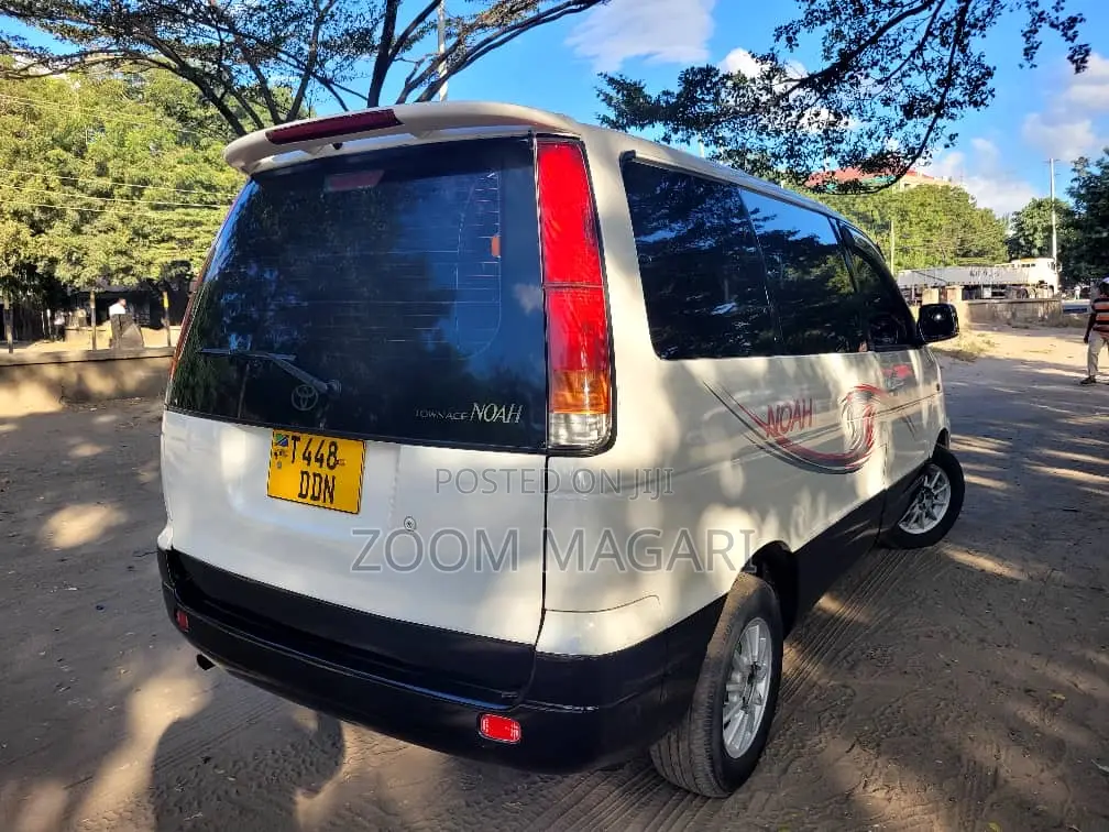 Toyota Noah 2003 White