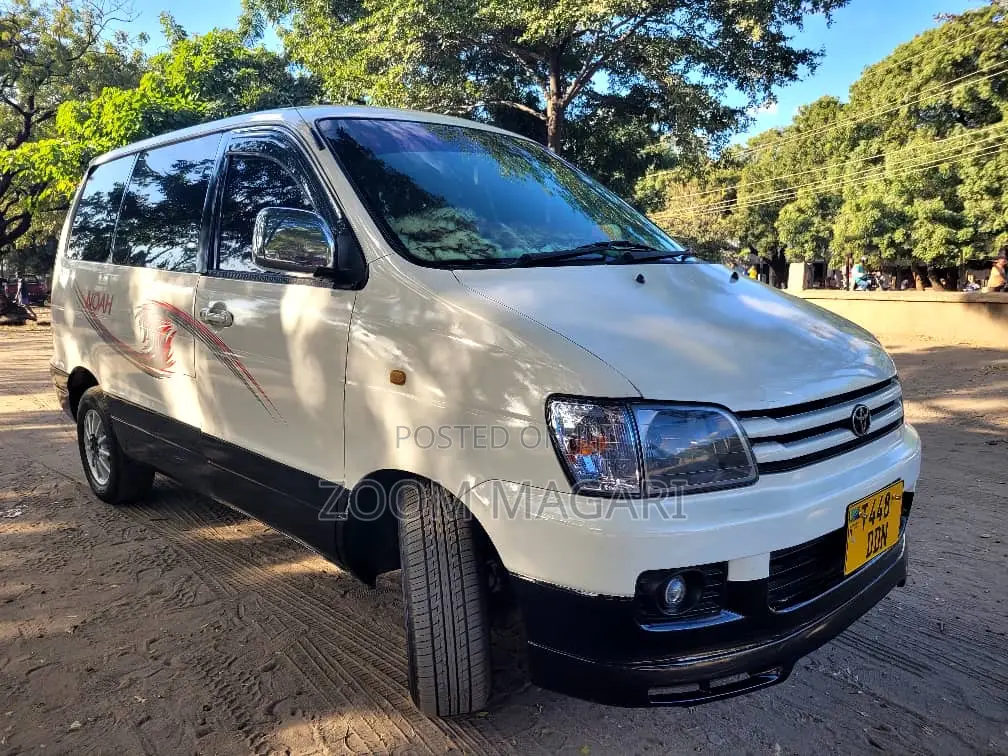 Toyota Noah 2003 White