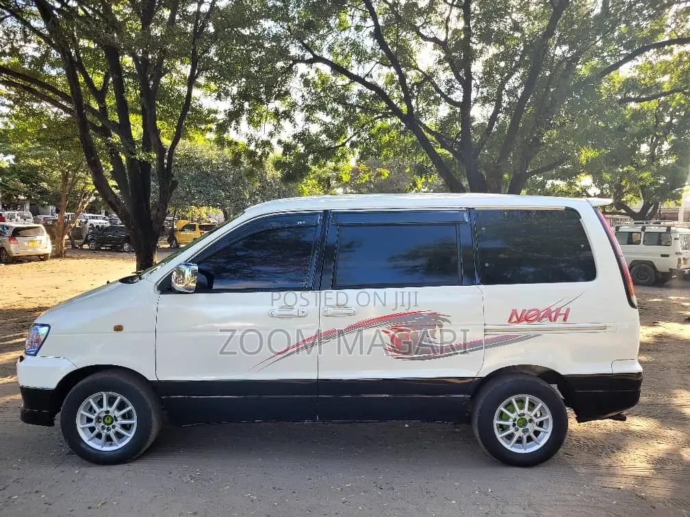 Toyota Noah 2003 White