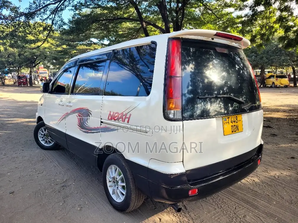 Toyota Noah 2003 White