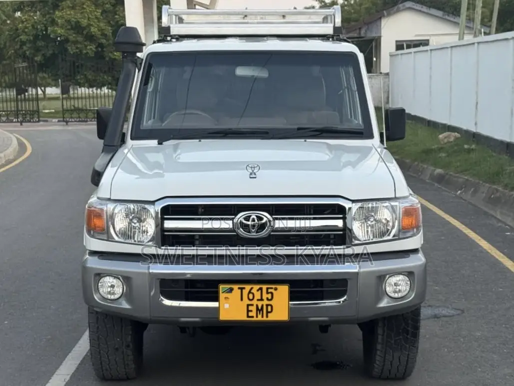 Toyota Land Cruiser 2013 White