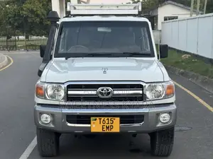 Toyota Land Cruiser 2013 White