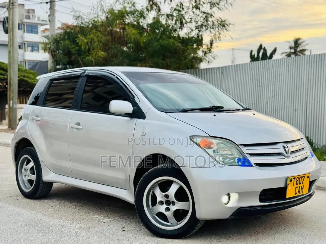 Toyota IST 2005 Silver