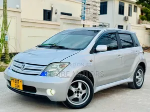 Toyota IST 2005 Silver