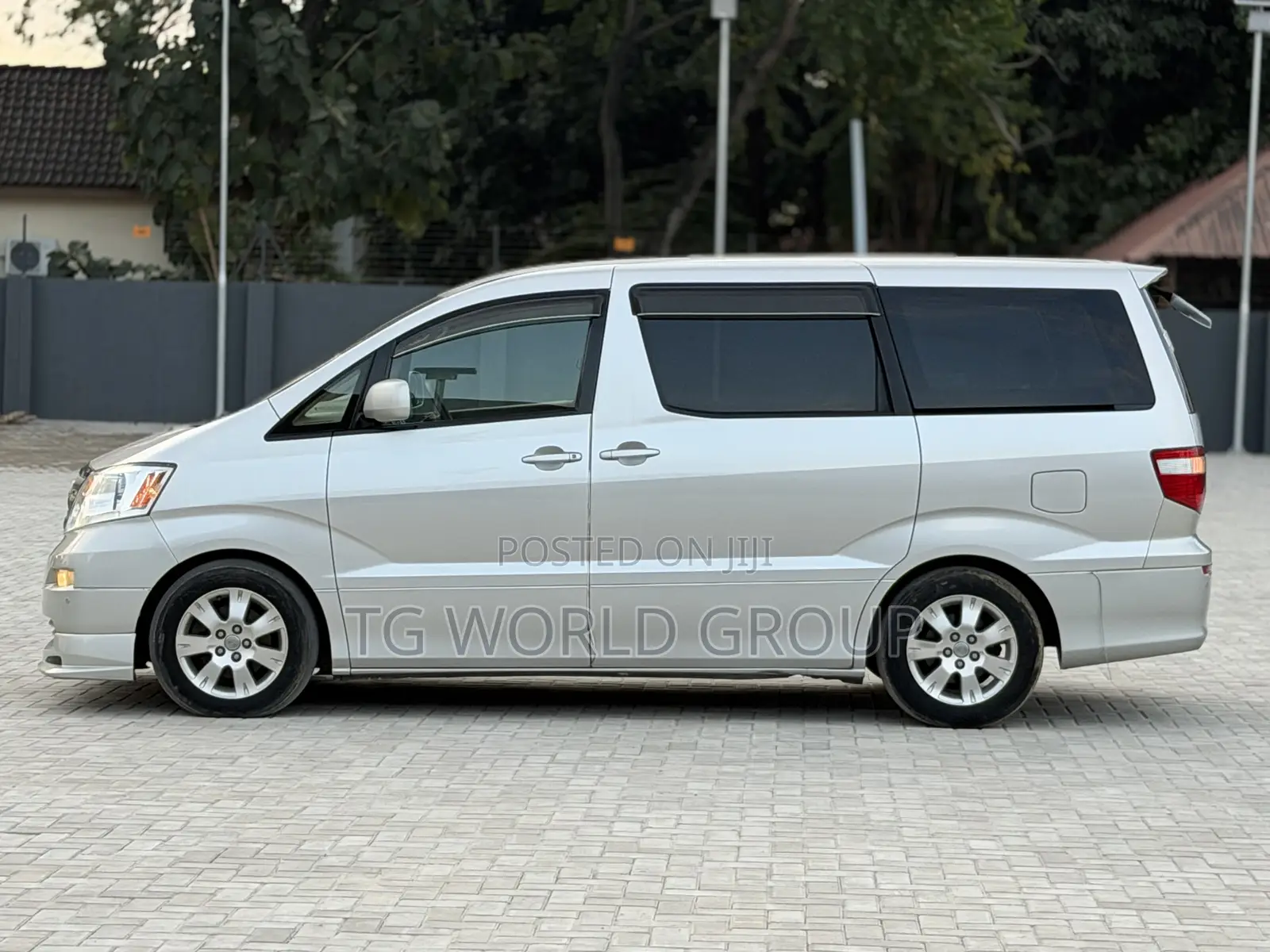 Toyota Alphard 2.4 Petrol FWD 2004 Silver