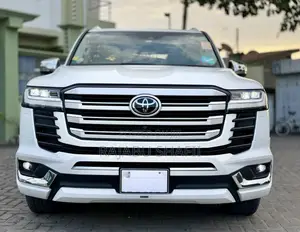 Toyota Land Cruiser LC300 2024 White