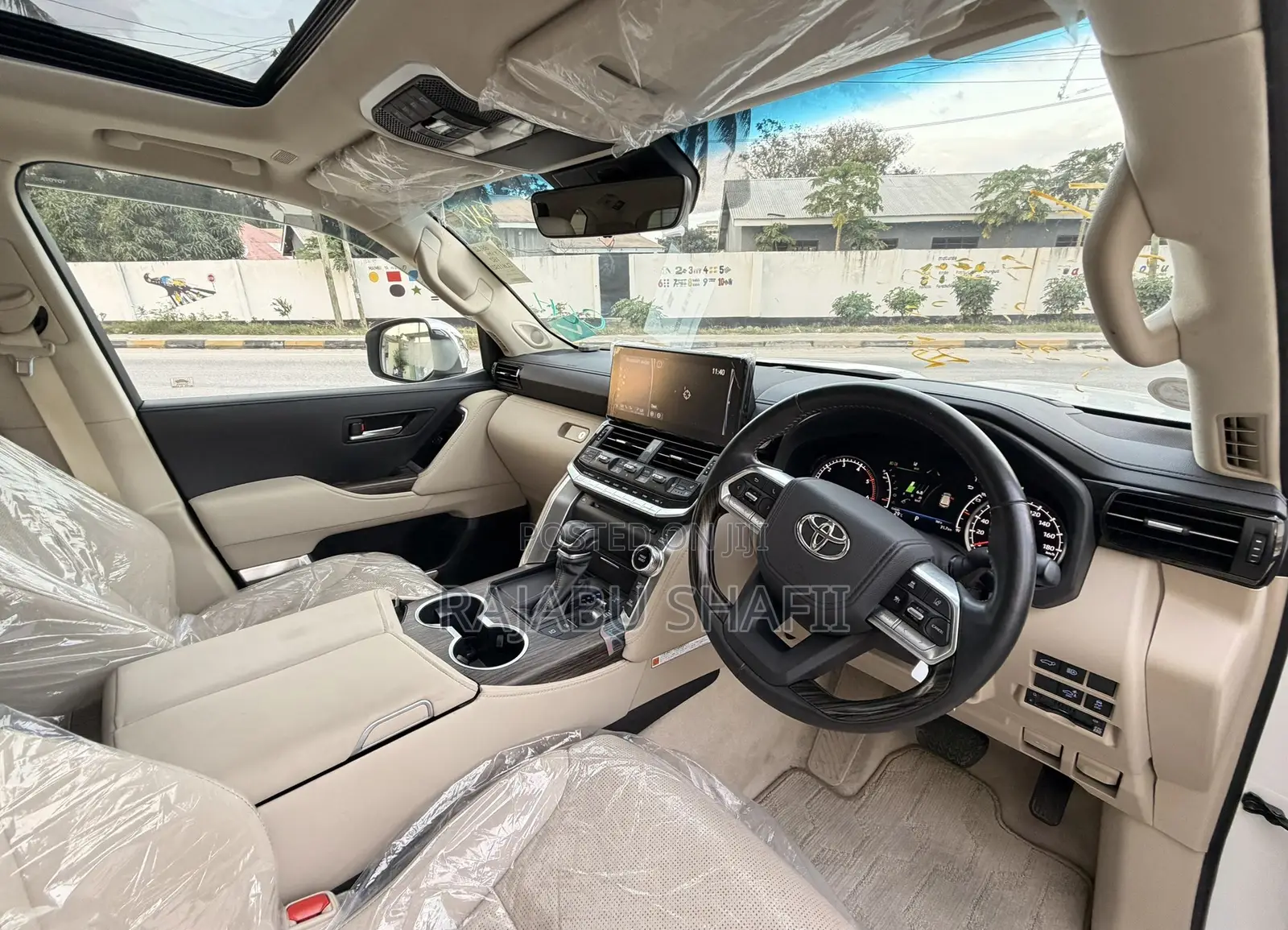 Toyota Land Cruiser LC300 2024 White
