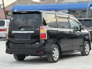 Toyota Noah 2.0 143hp AWD (7 Seater) 2009 Black