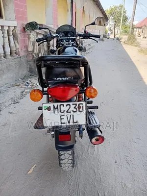 New Bajaj Boxer 125 2025 Black