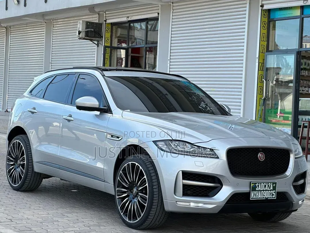 Jaguar F-Pace 2018 Gray