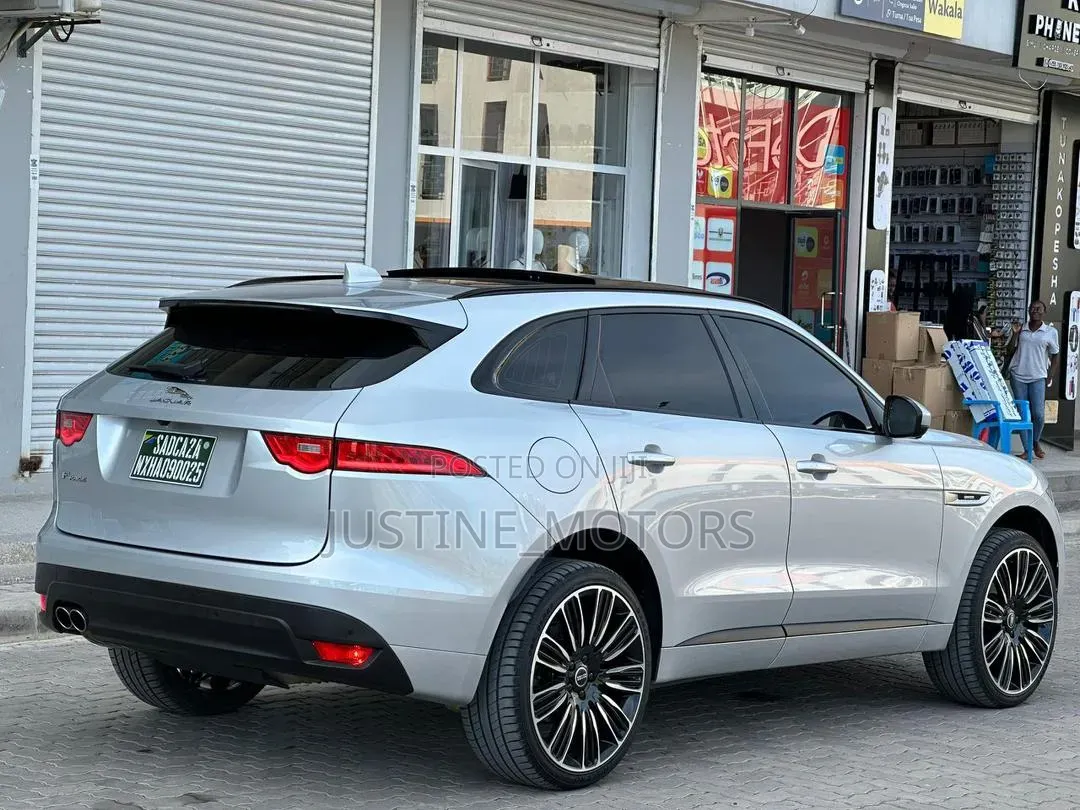 Jaguar F-Pace 2018 Gray