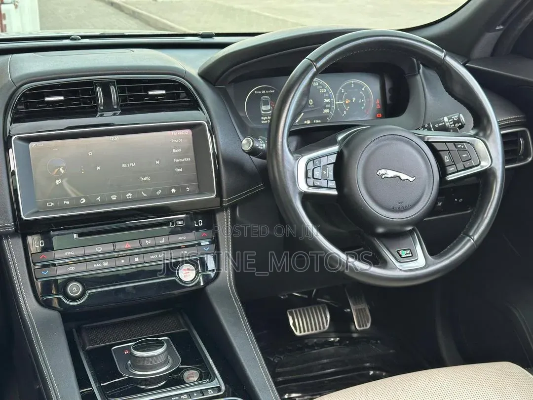 Jaguar F-Pace 2018 Gray