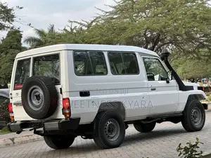Toyota Land Cruiser 2008 White