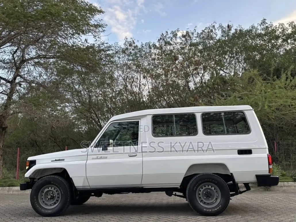 Toyota Land Cruiser 2008 White