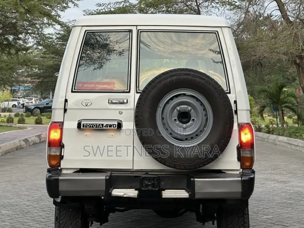 Toyota Land Cruiser 2008 White