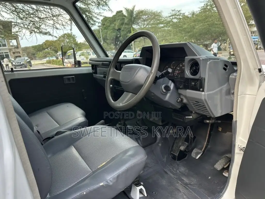 Toyota Land Cruiser 2008 White