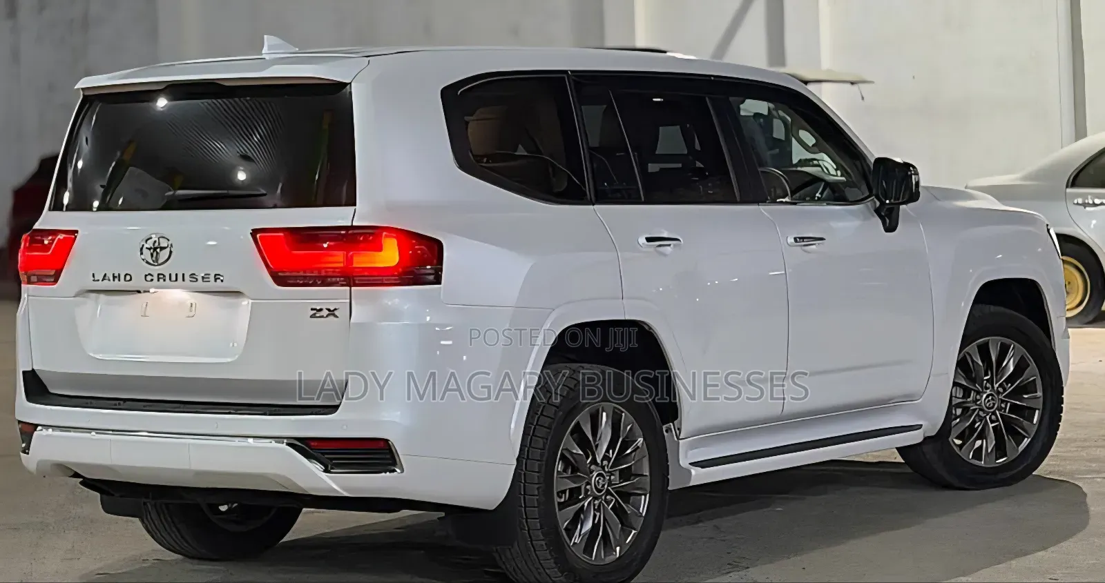 Toyota Land Cruiser LC300 2024 White