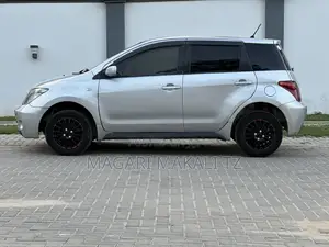 Toyota IST 2004 Silver