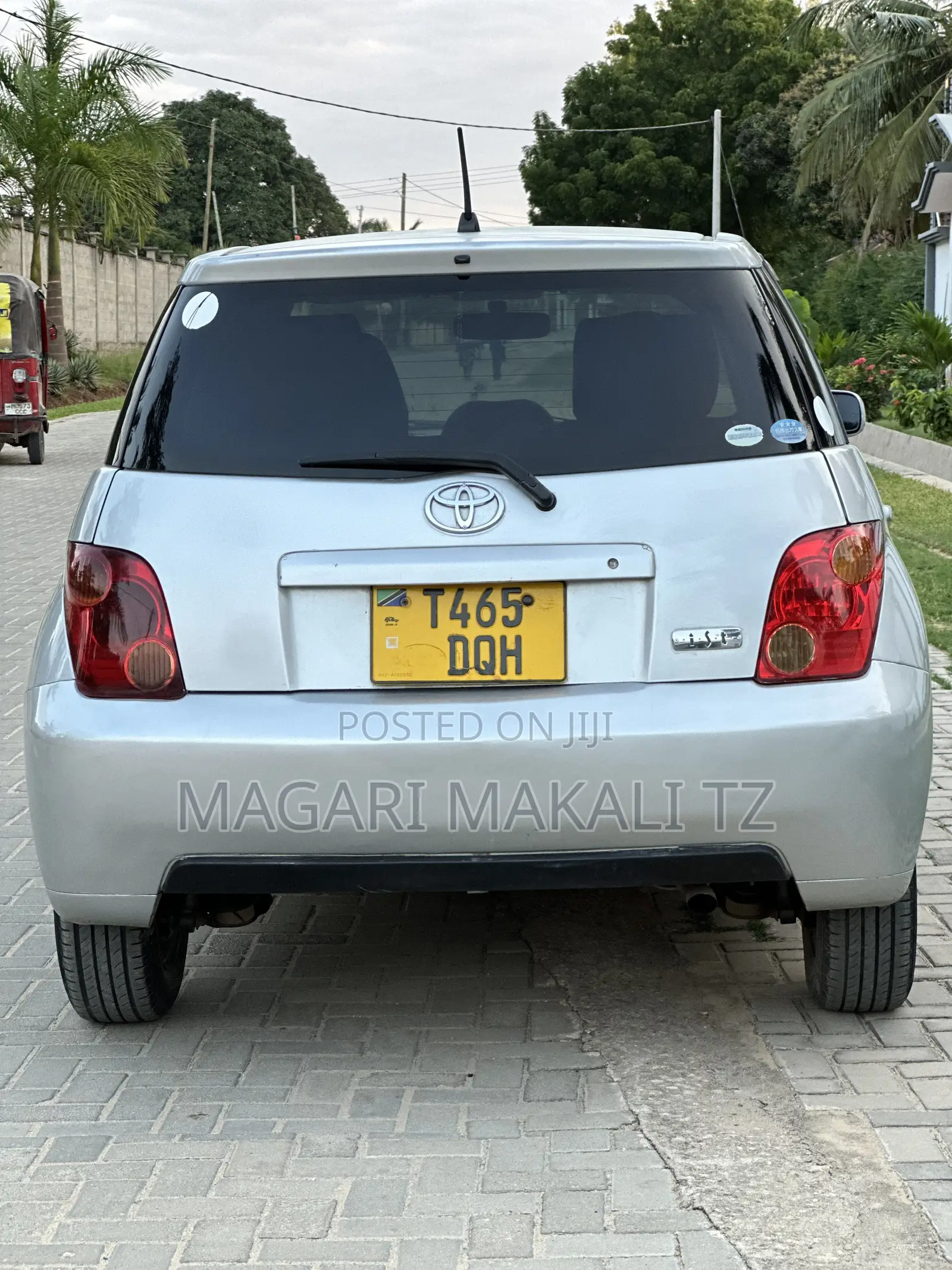 Toyota IST 2004 Silver