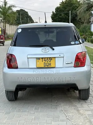 Toyota IST 2004 Silver
