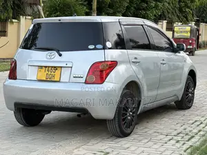 Toyota IST 2004 Silver