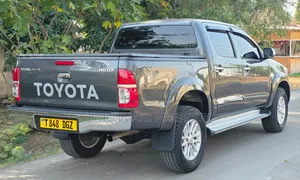 Toyota Hilux 2015 Gray