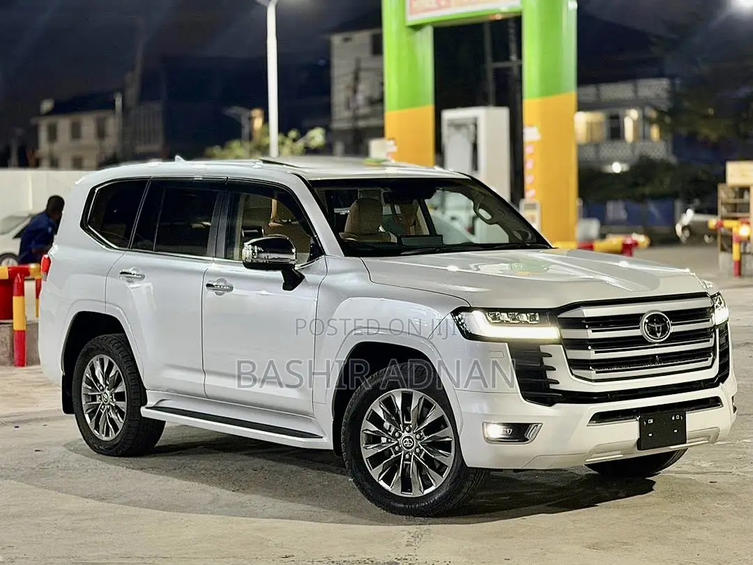 Toyota Land Cruiser LC300 2024 Off white