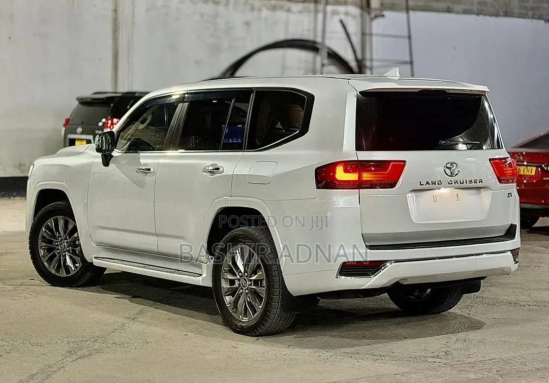 Toyota Land Cruiser LC300 2024 Off white