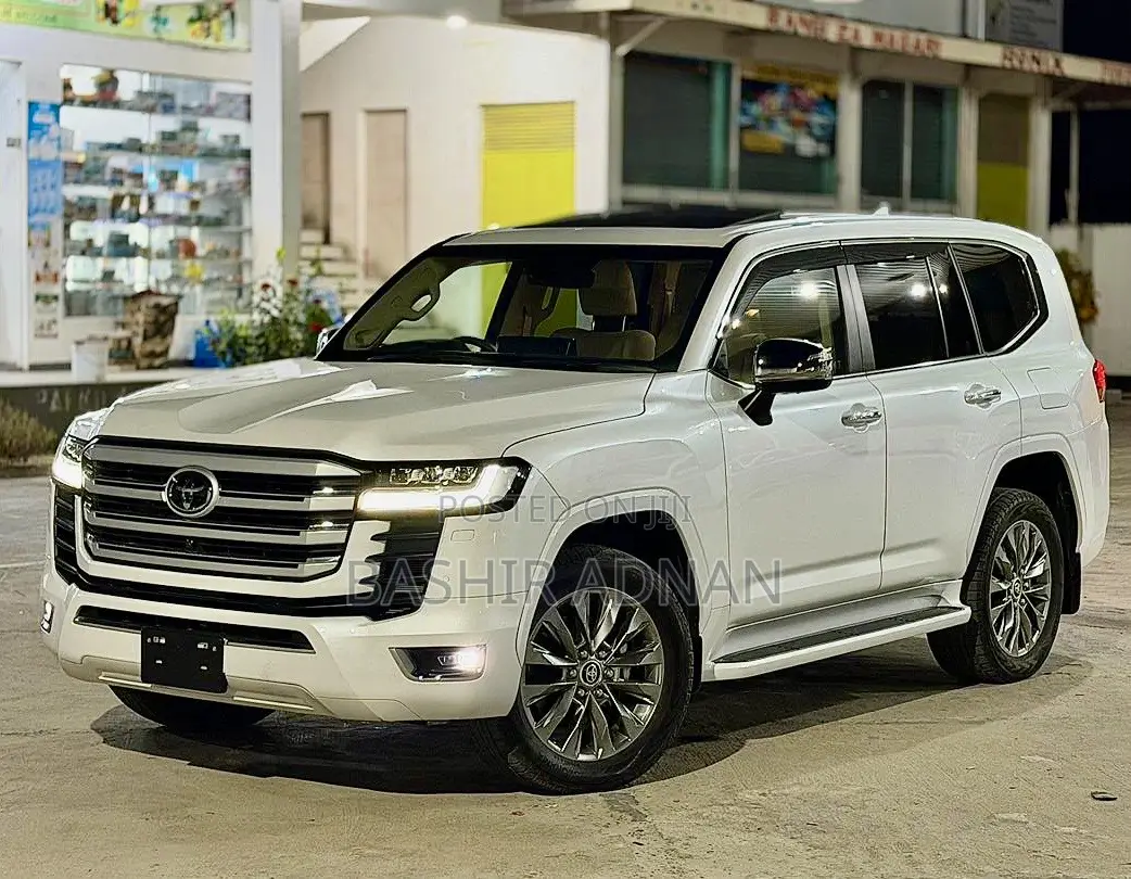 Toyota Land Cruiser LC300 2024 Off white