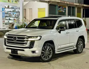 Toyota Land Cruiser LC300 2024 Off white