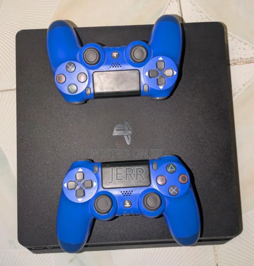 Play Station 4 Slim