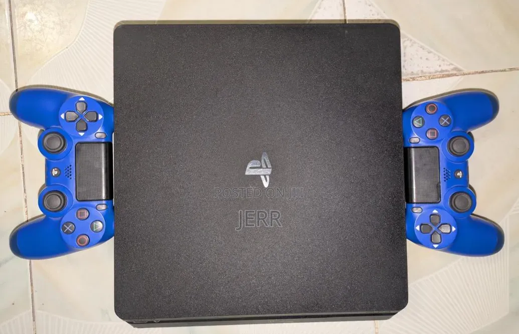 Play Station 4 Slim