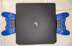 Play Station 4 Slim