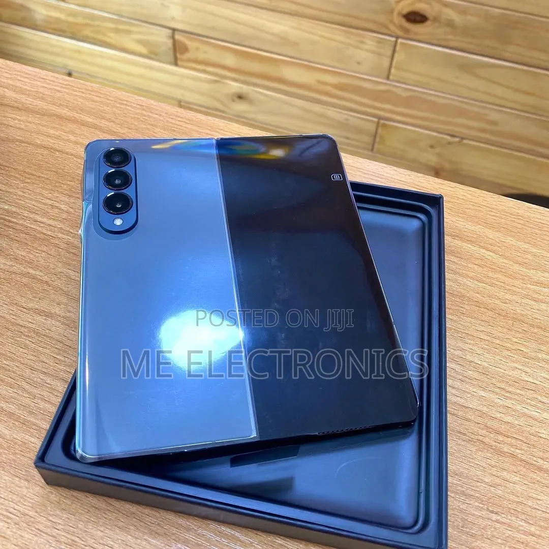 New Samsung Galaxy Z Fold4 256 GB Black