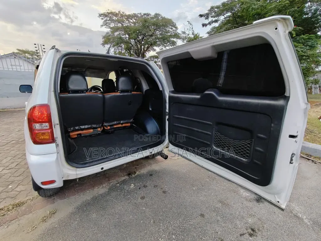 Toyota RAV4 2005 White