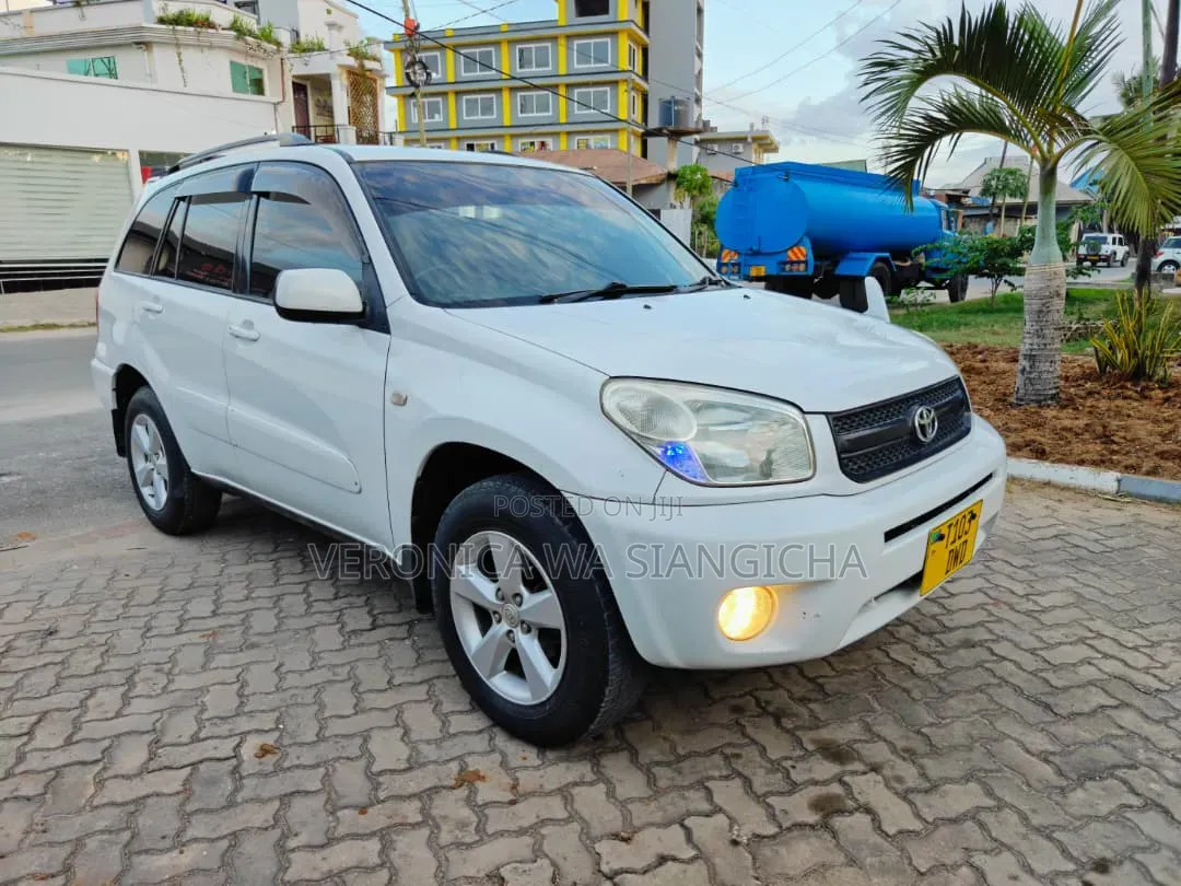 Toyota RAV4 2005 White