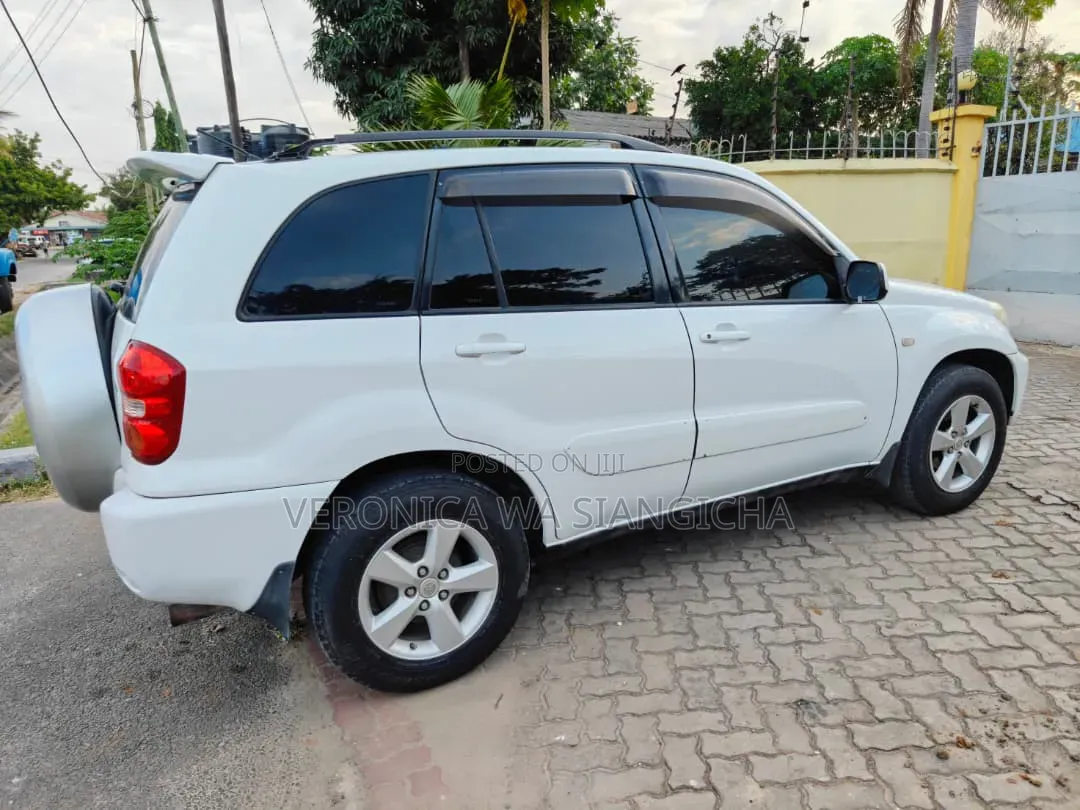 Toyota RAV4 2005 White