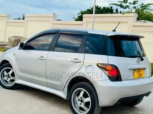 Toyota IST 2004 Silver