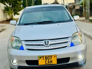 Toyota IST 2004 Silver