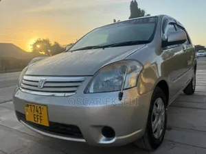 Toyota Raum 2004 Gold